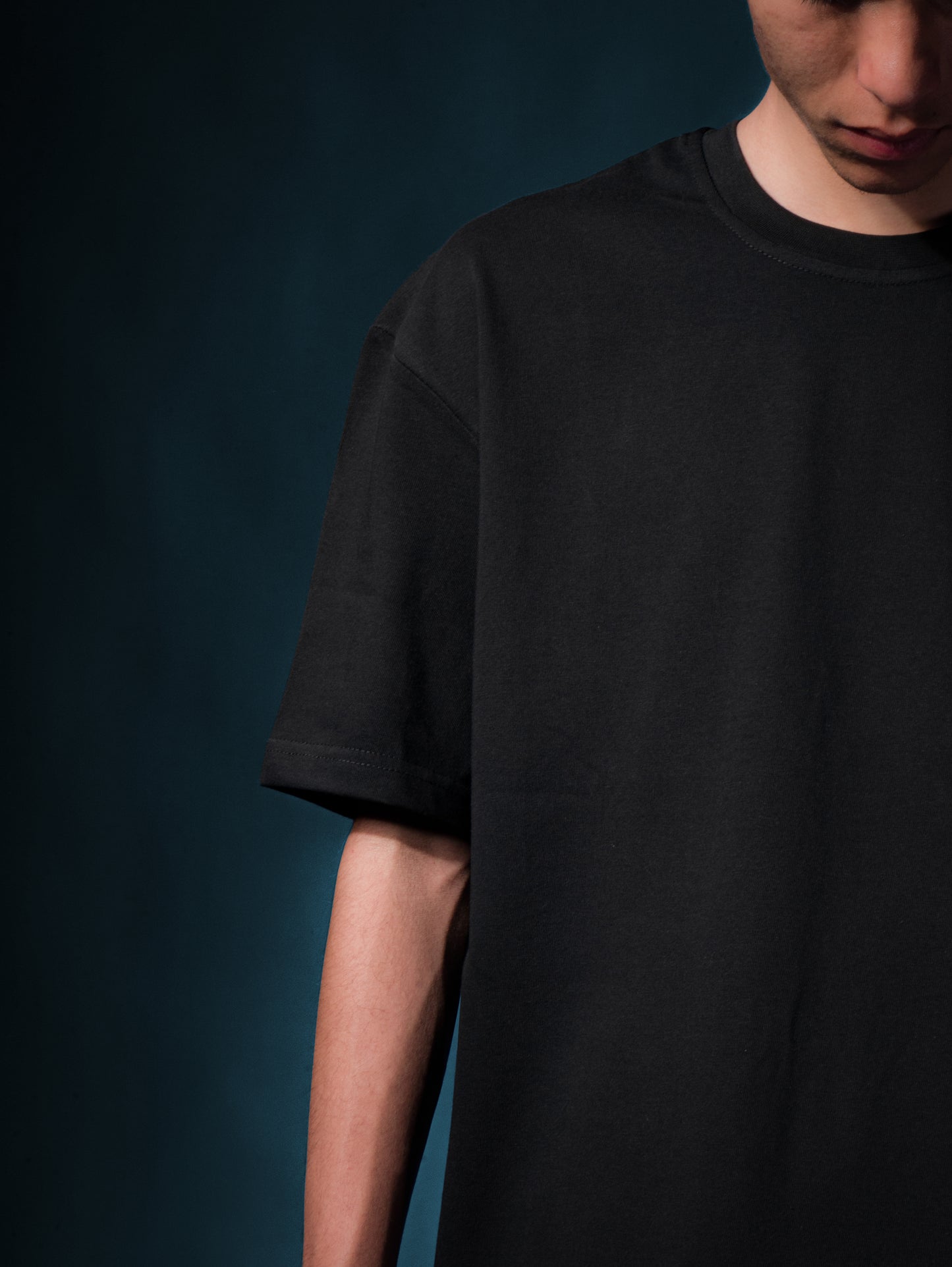 BLACK UNISEX OVERSIZE TEE