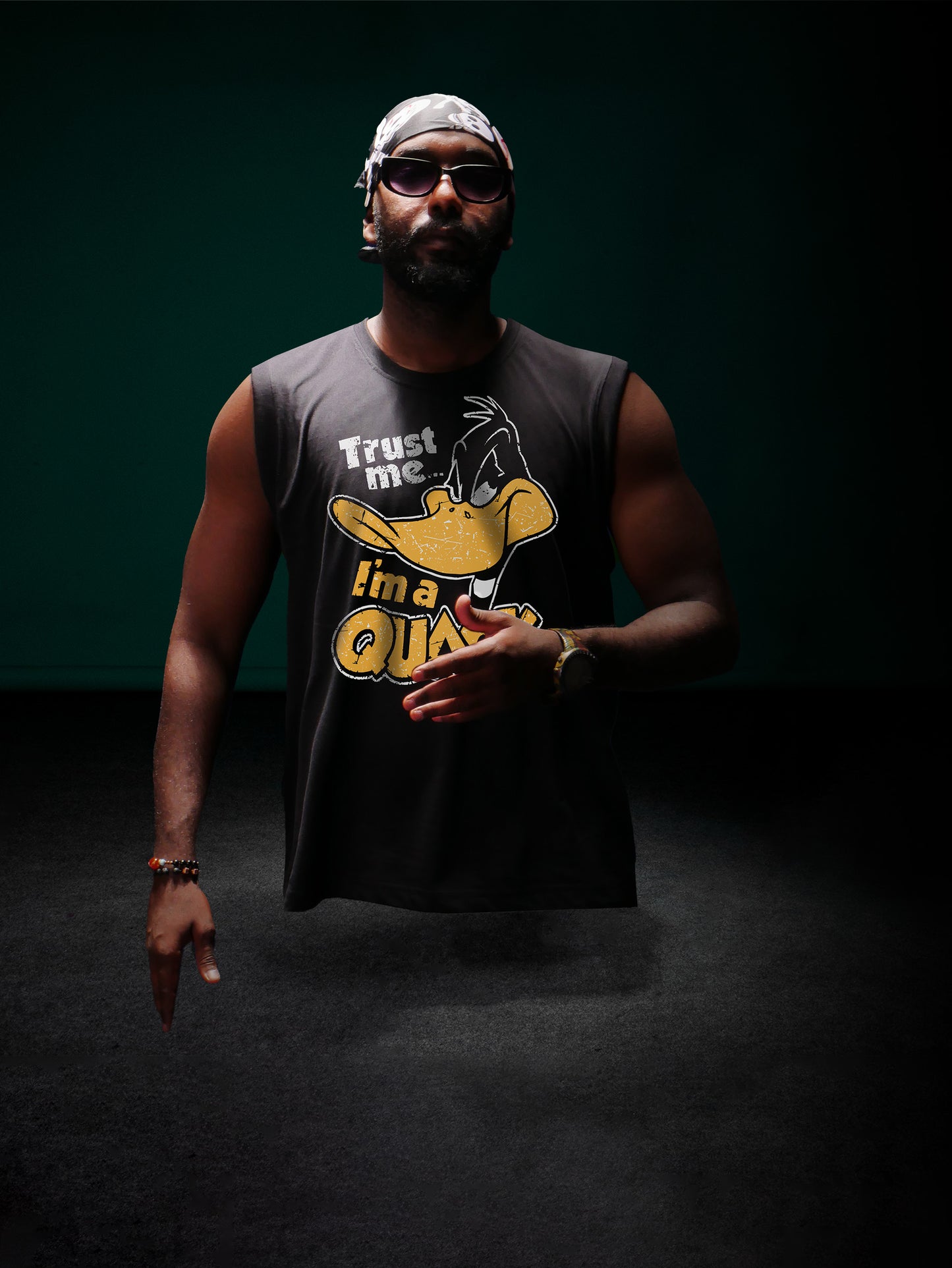 BLACK OVERSIZE (SHOULDER CUT) ( DUFFY DUCK))