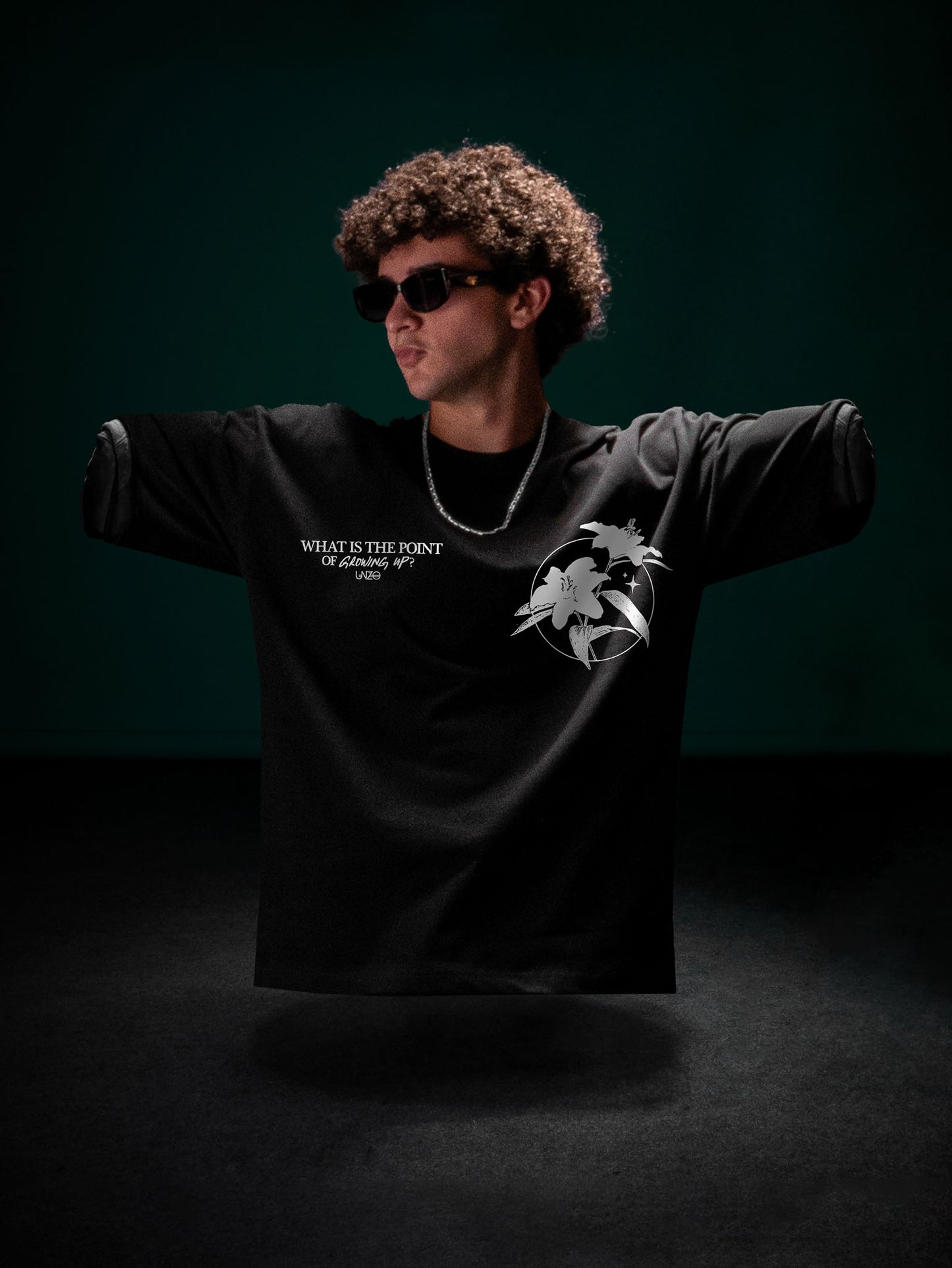 BLACK (GROW UP) OVERSIZE TEE