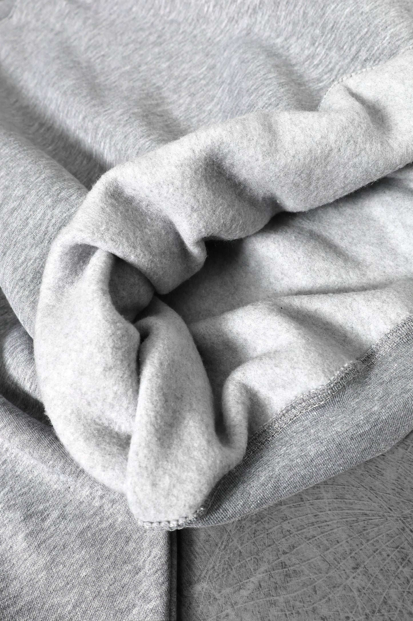 (BUGS BUNNY) هودي كبير الحجم - رمادي داكن