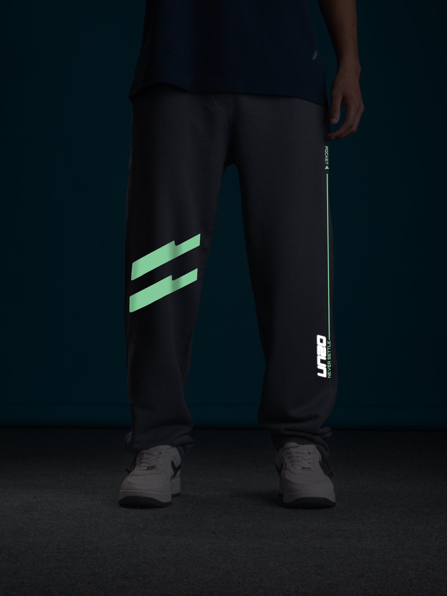DARKE GREY (MULTI FIT) OVERSIZE SWEATPANT (NEVER SETTLE)