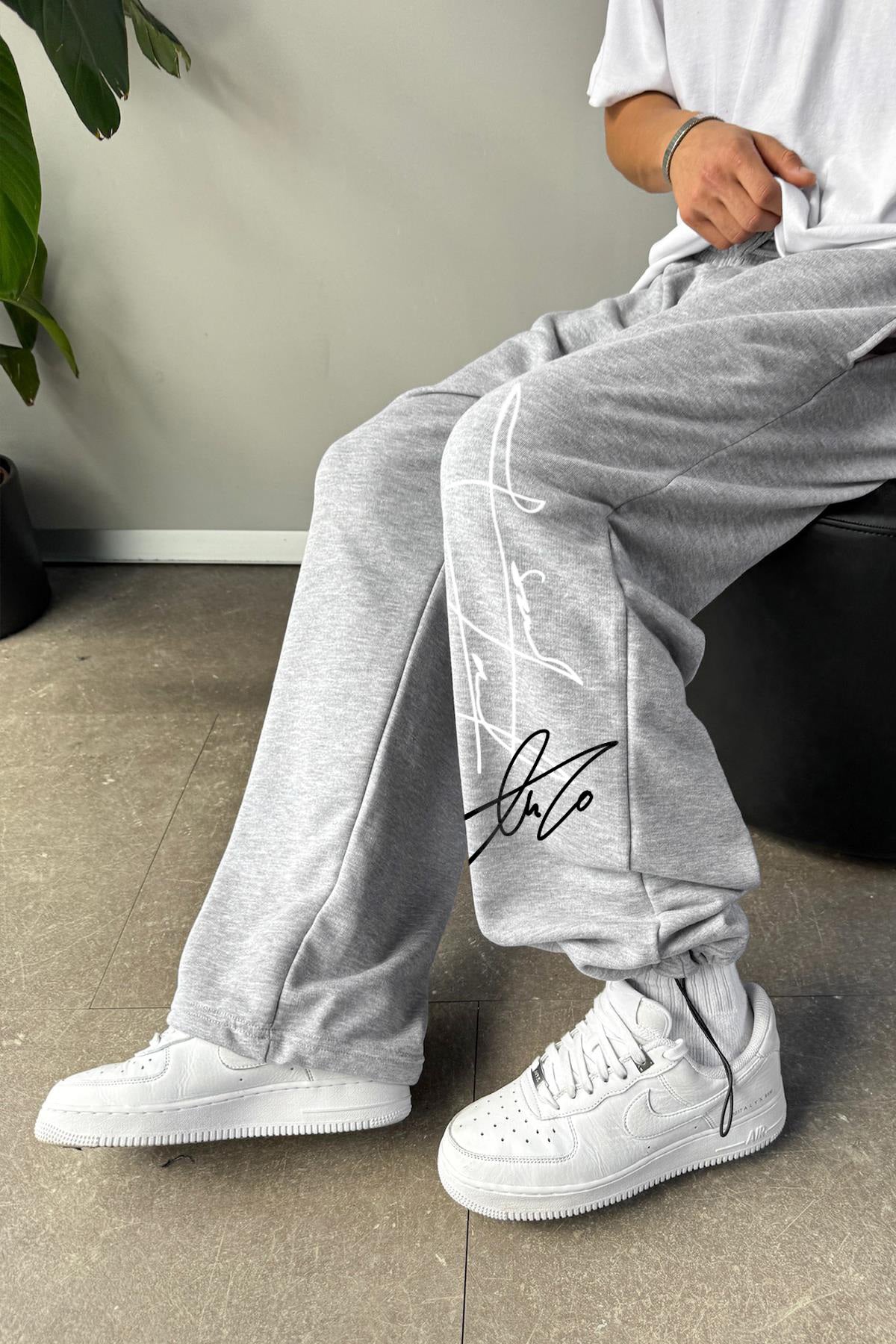 LITE GREY (MULTI FIT) OVERSIZE SWEATPANT (sign)