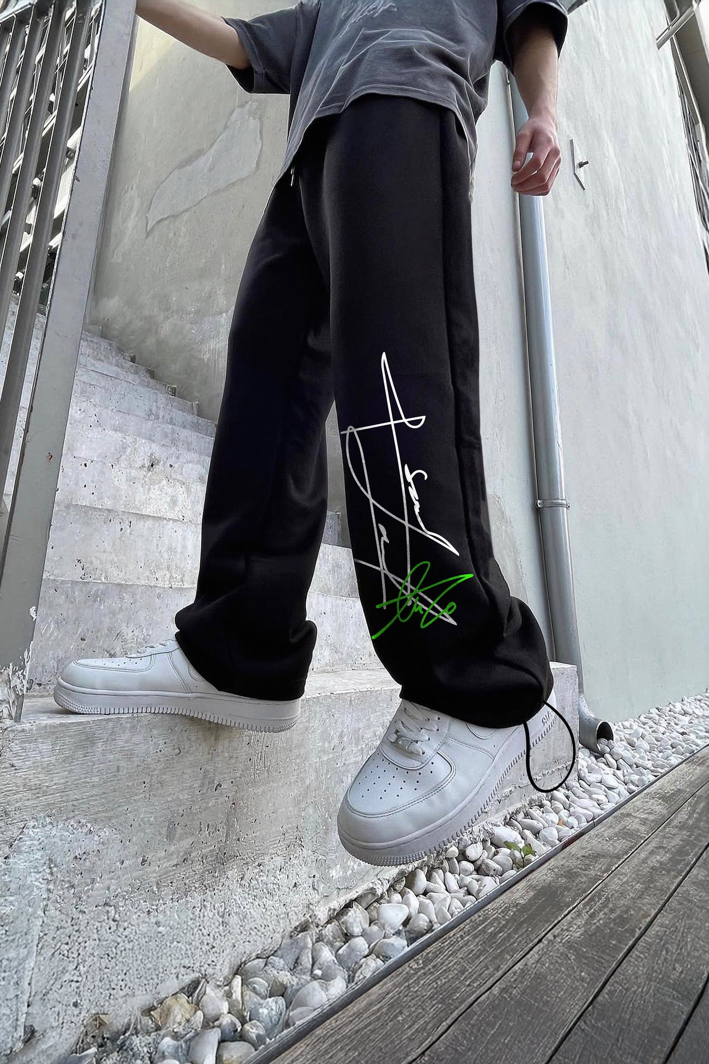 BLACK (MULTI FIT) OVERSIZE SWEATPANT (sign)