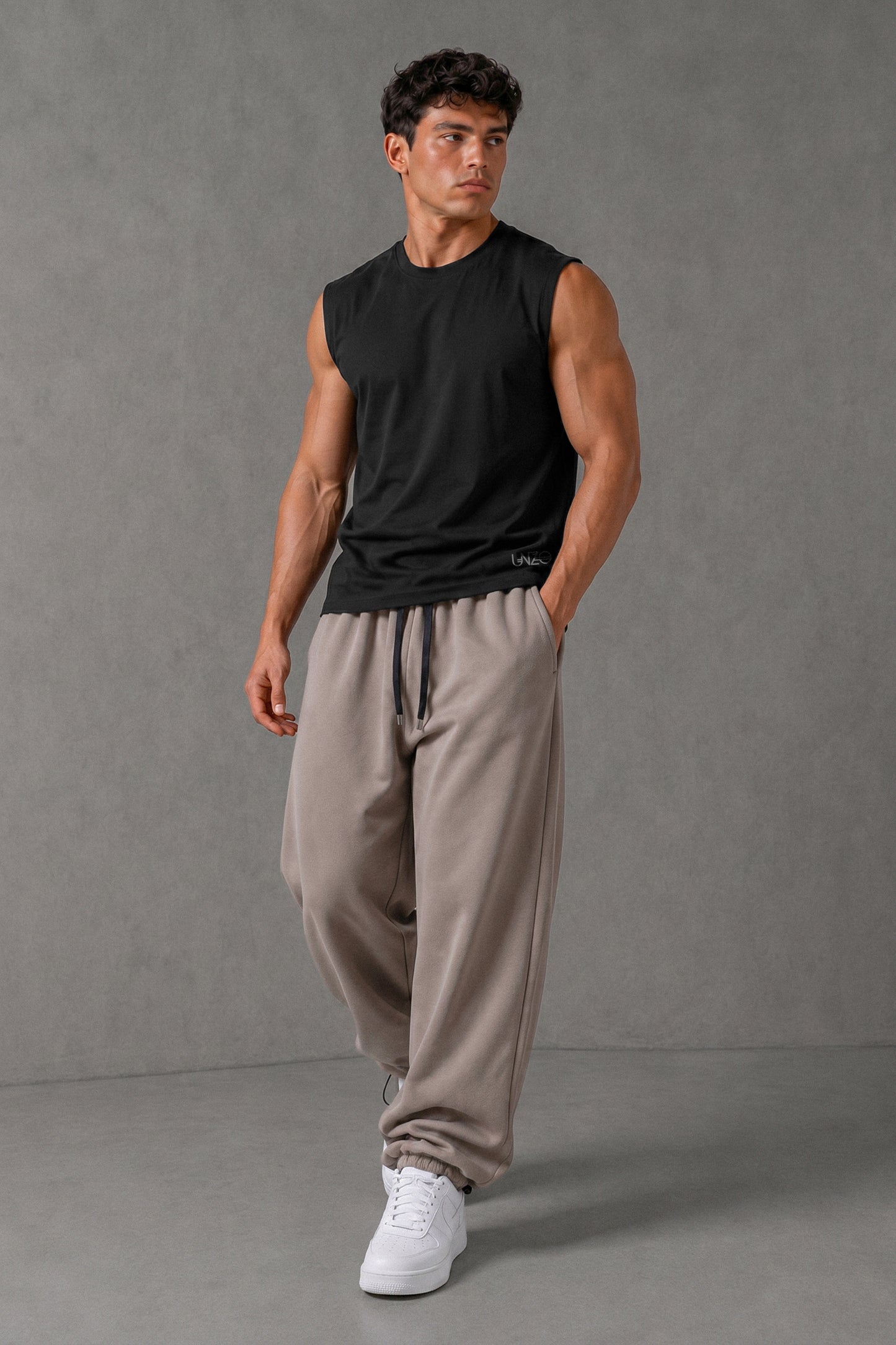 BLACK OVERSIZE (SHOULDER CUT)