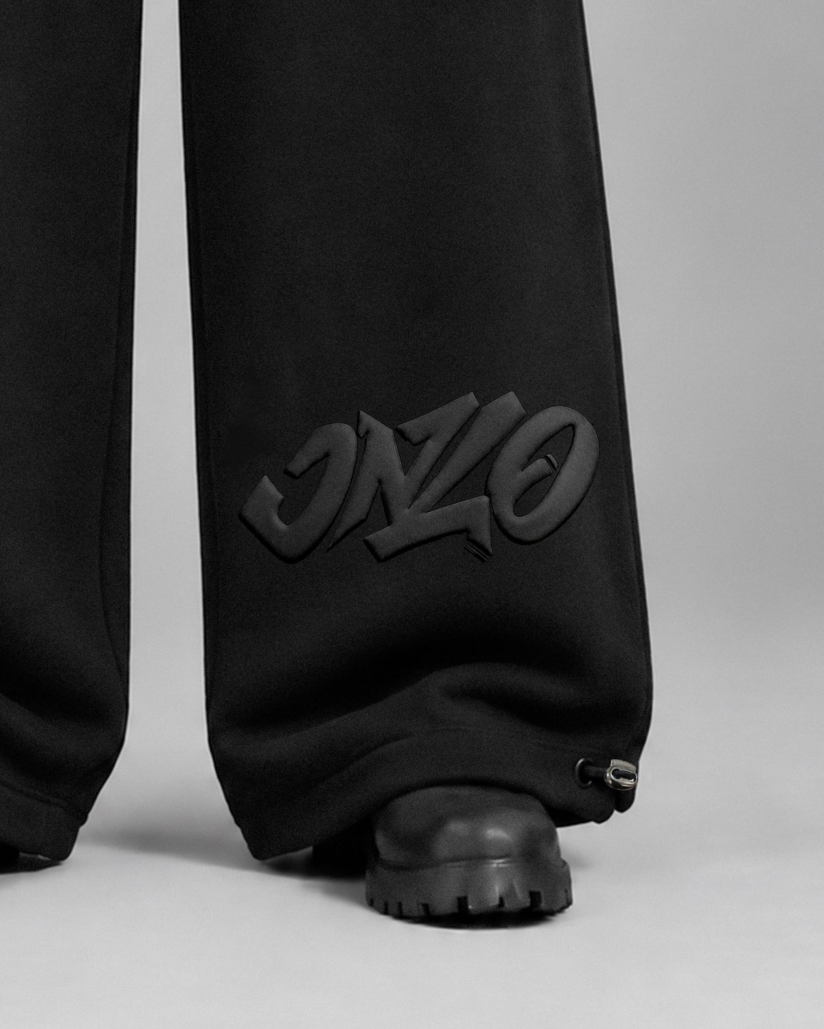 Heavy Oversize (PUFF PRINT) Sweatpant with Rear Phone Pocket – (BLACK)