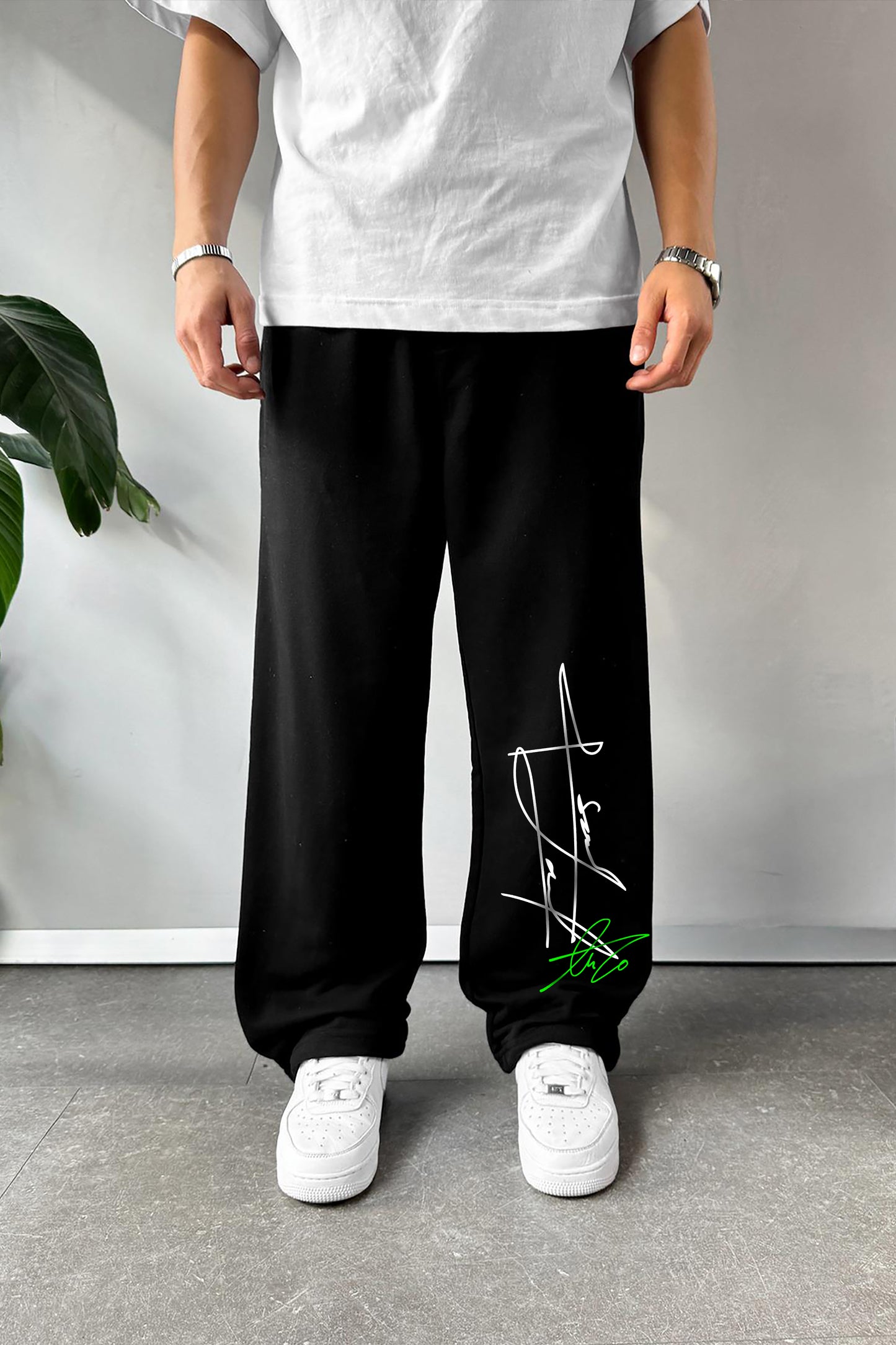 BLACK (MULTI FIT) OVERSIZE SWEATPANT (sign)