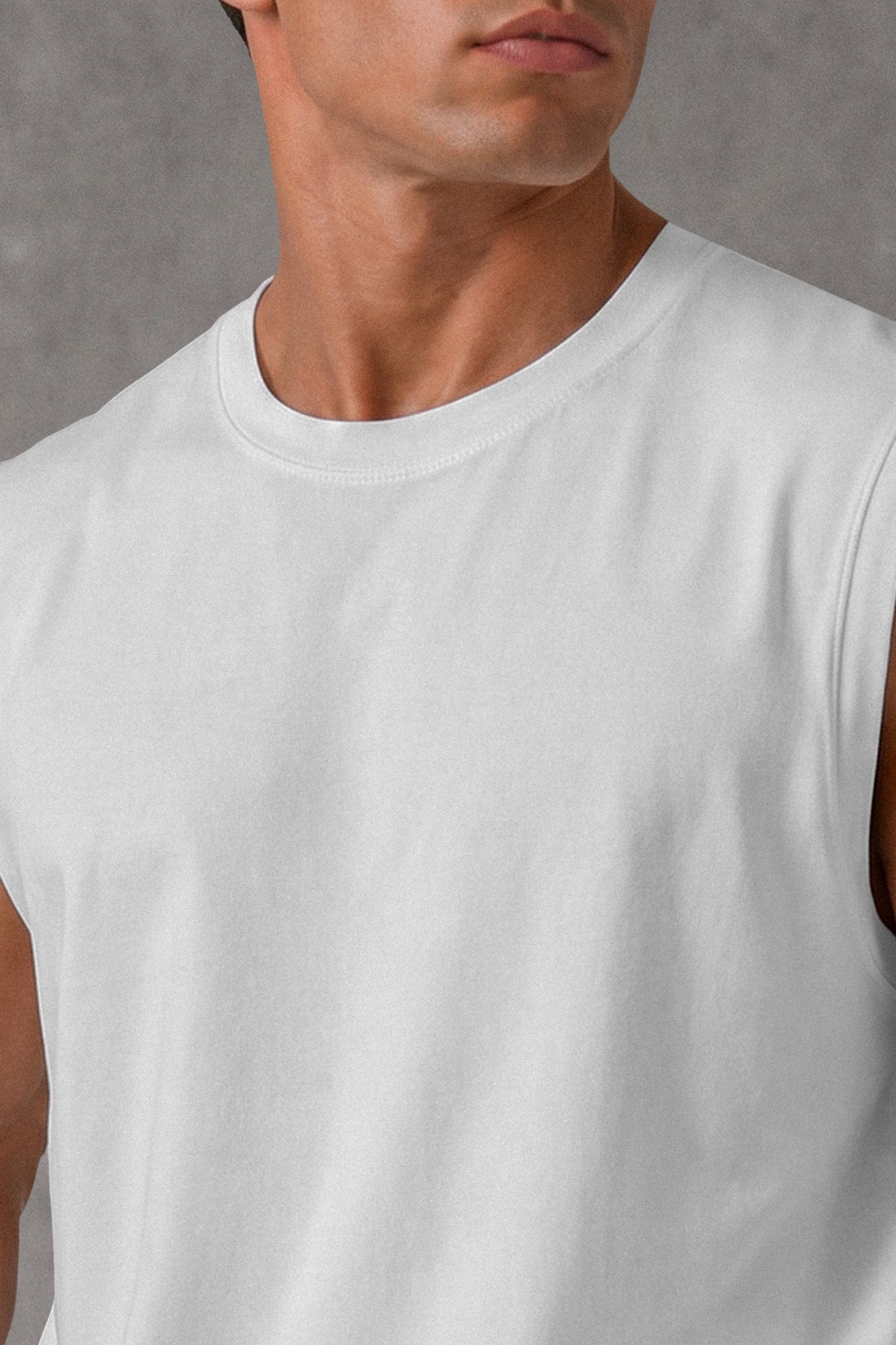 WHITE OVERSIZE (SHOULDER CUT)