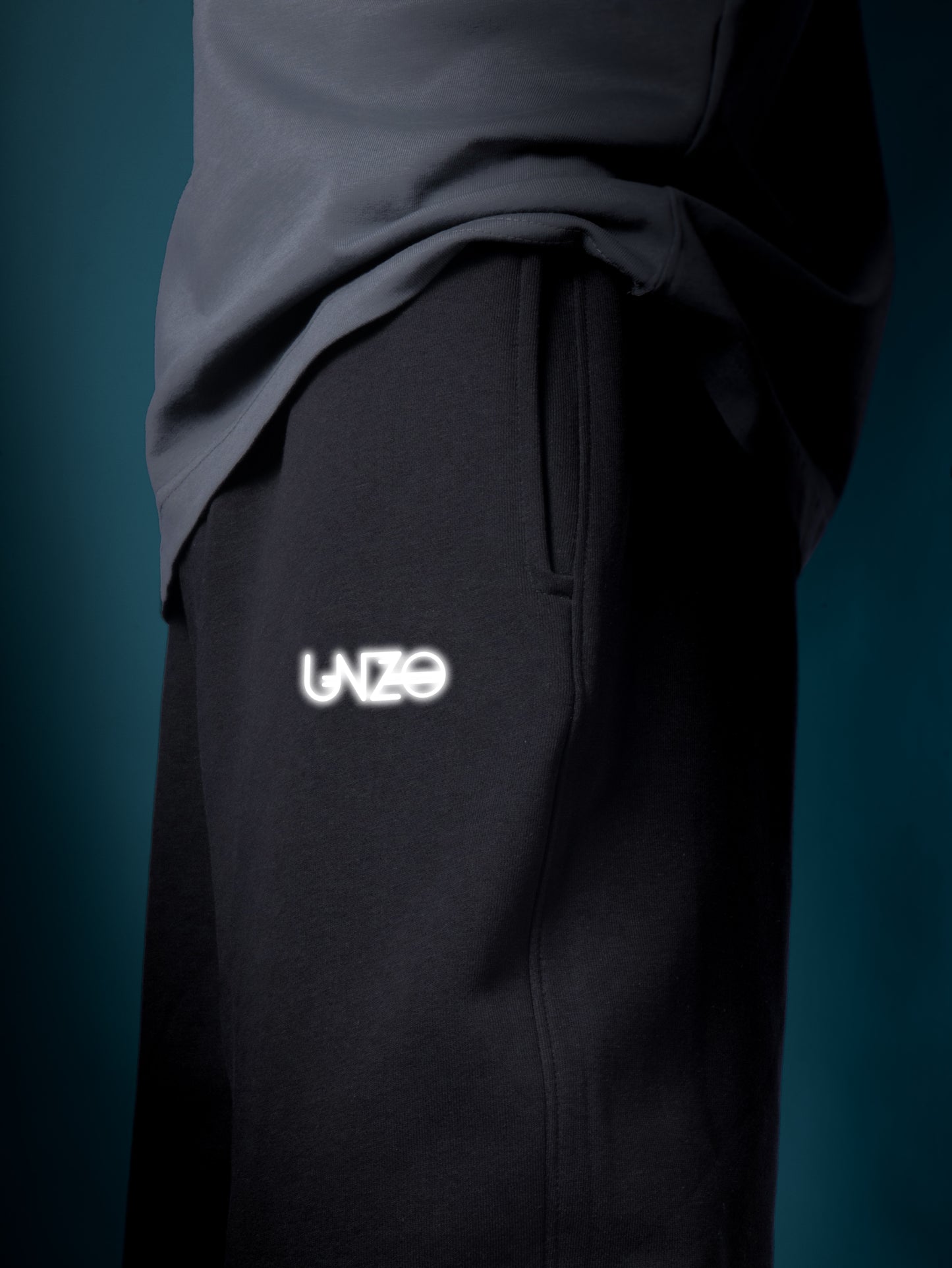 BLACK  UNZO  (MULTI FIT) OVERSIZE SWEATPANT (REFLICTIVE)