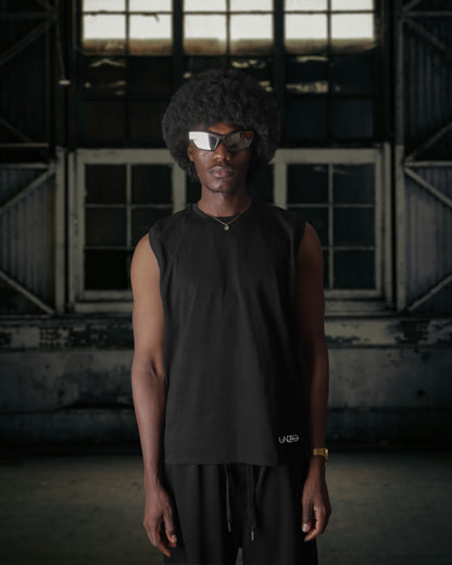 BLACK OVERSIZE (SHOULDER CUT)