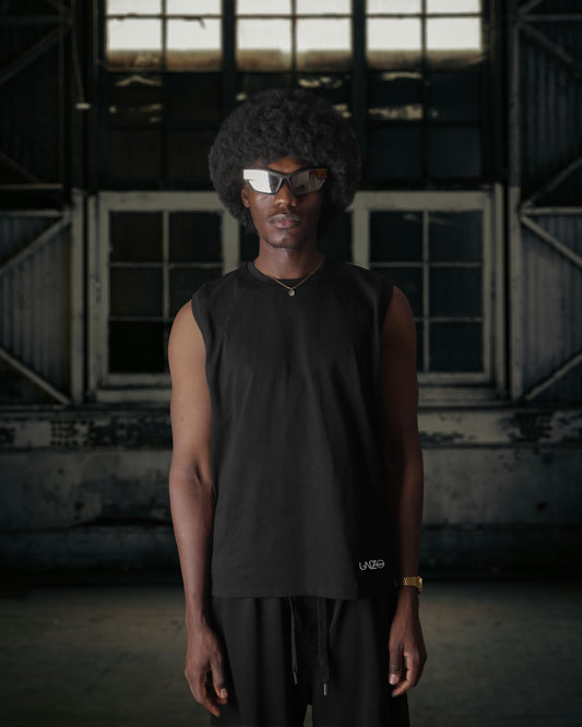 BLACK OVERSIZE (SHOULDER CUT)