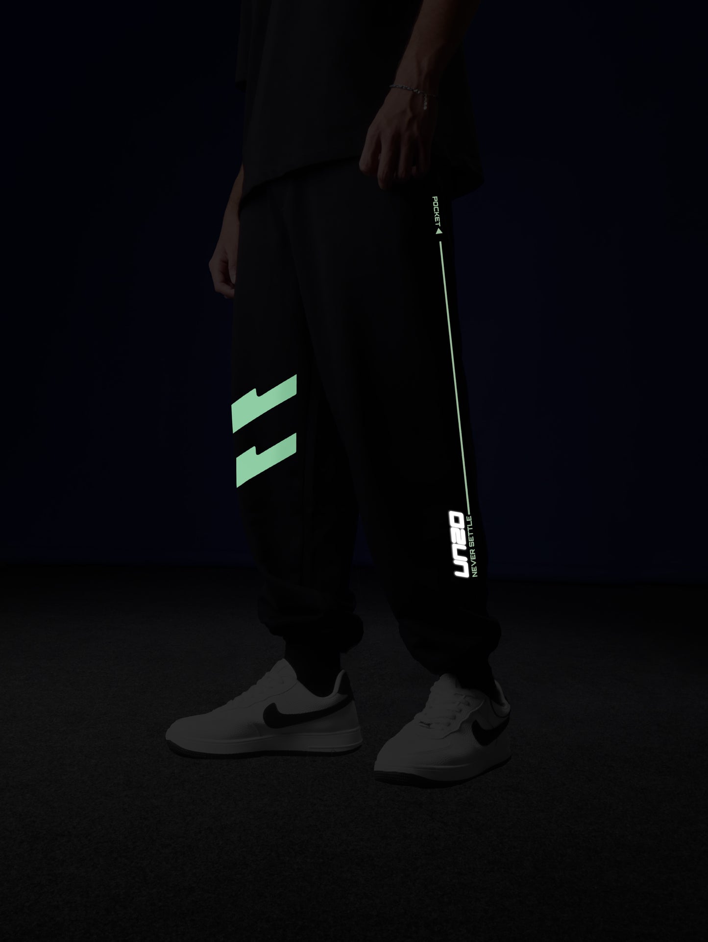 BLACK (MULTI FIT) OVERSIZE SWEATPANT (NEVER SETTLE)